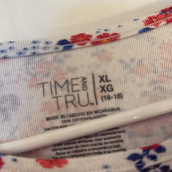 ❤️ Time and Tru Women's Short Sleeve Floral Tee - Red and Blue Sz XL - Picture 2 of 3